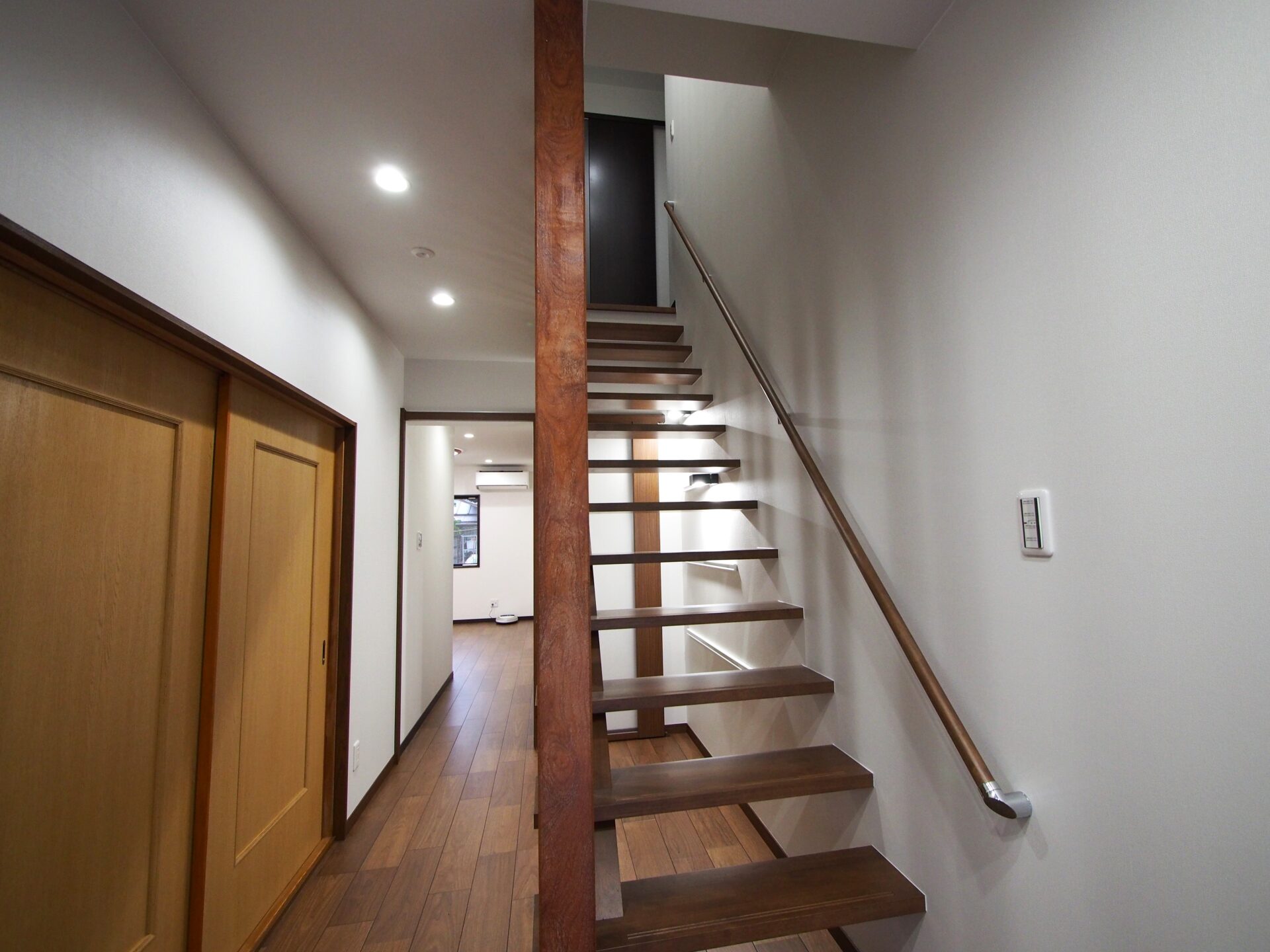 50代夫婦のための明るく開放的な空間 スケルトン階段がおしゃれな住宅リフォーム
